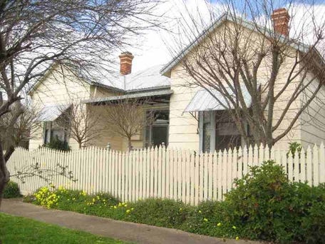 16 Clarke Street, Hamilton, Vic 3300