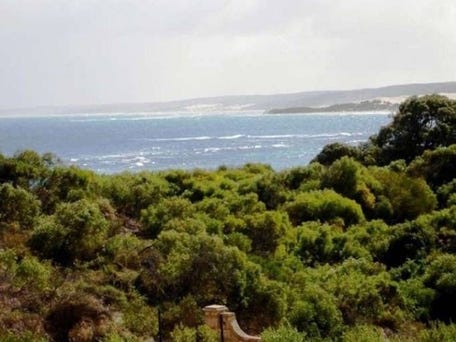7 Bluewater Cl, Drummond Cove, WA 6532