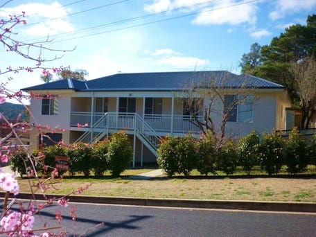 28 Blairgowrie Avenue, Cooma, NSW 2630