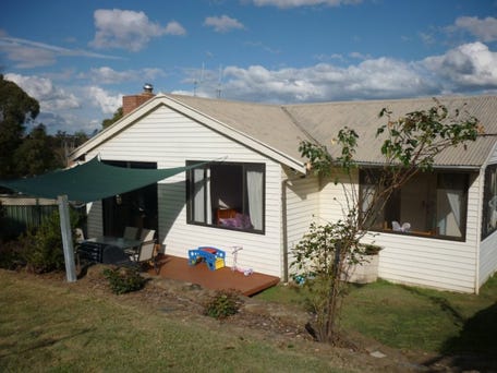 8 Amaroo Street, Cooma North, NSW 2630
