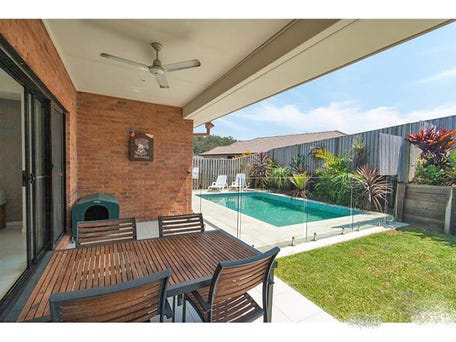 19 Barradeen Cct, Pacific Pines, Qld 4211