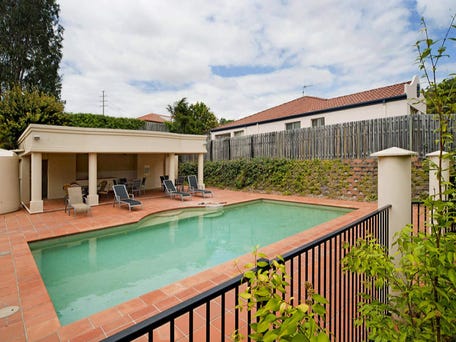 1 studio dr, Pacific Pines, Qld 4211