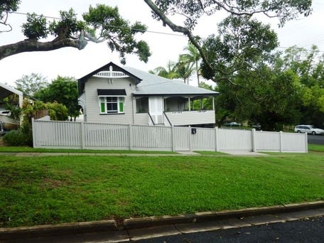 86 Yundah Street, Shorncliffe, Qld 4017