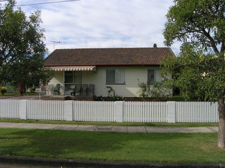31 TENTH AVENUE, Sandgate, Qld 4017