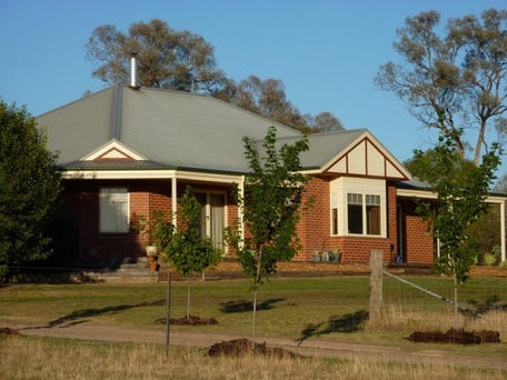 146 Himalaya Drive, Table Top, NSW 2640