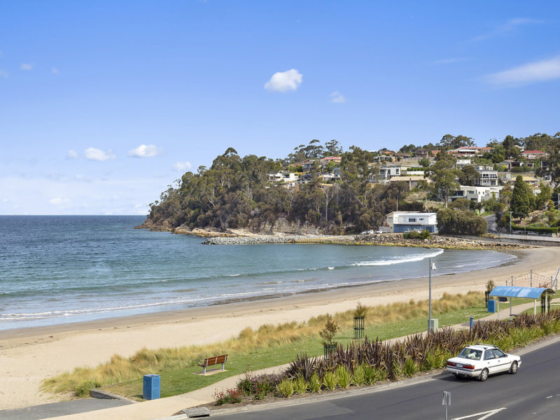 5/1 Beach Road, Kingston Beach, Tas 7050 Convenient Beachside Living! Fall Real Estate