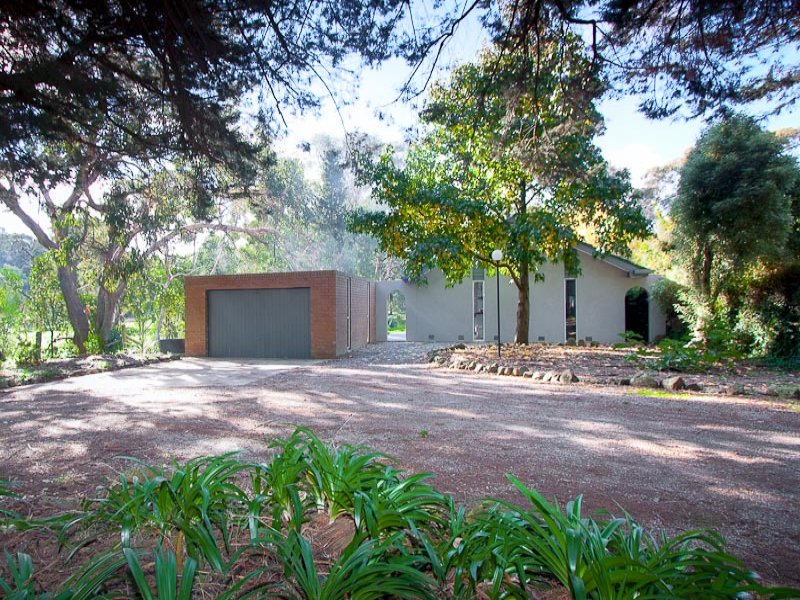 22 Waterfalls Road, Macedon, Vic 3440