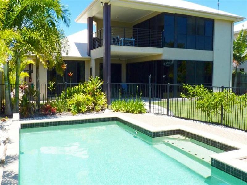 Pelican Waters