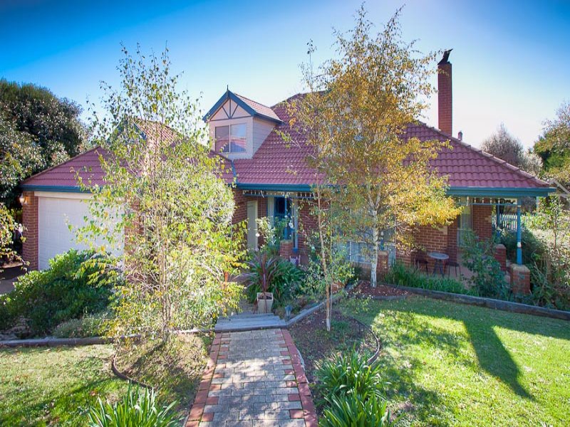 10 Carinya Drive, Gisborne, Vic 3437