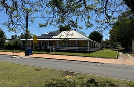 PIONEER ARMS HOTEL, 60 Mocatta Street Goombungee Qld 4354