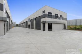 9 Treasure Court Cranbourne West Vic 3977