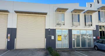 7/15 Corporate Place Hillcrest QLD 4118 - Image 1