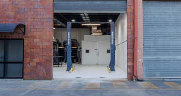 2/5 Hutchinson Street Burleigh Heads QLD 4220 - Image 1