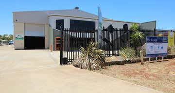 15 Freighter Avenue Wilsonton QLD 4350 - Image 1