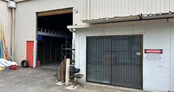 2/8 Barnett Place Molendinar QLD 4214 - Image 1