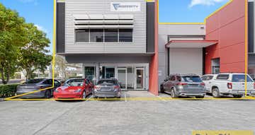 1&2/8 Navigator Place Hendra QLD 4011 - Image 1