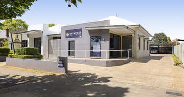 2/106-108 Herries Street East Toowoomba QLD 4350 - Image 1