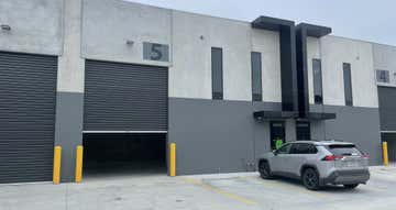 2/46 Aylesbury  Drive Altona VIC 3018 - Image 1