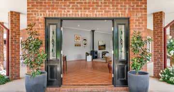 Gundaroo Manor Bed & Breakfast, 20 Cork Street Gundaroo NSW 2620 - Image 1