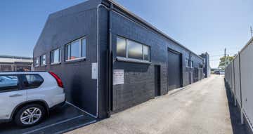 2/37 Upton Street Bundall QLD 4217 - Image 1