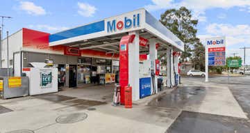 Service Station With Vacant Possession, 33 Seignior Street Junee NSW 2663 - Image 1