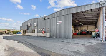 2/4 Elmsfield Road Midvale WA 6056 - Image 1