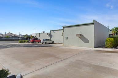 2/122 Campbell Street Rockhampton City QLD 4700 - Image 3