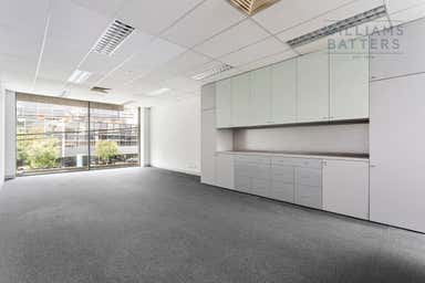 9/210 Toorak Road South Yarra VIC 3141 - Image 3