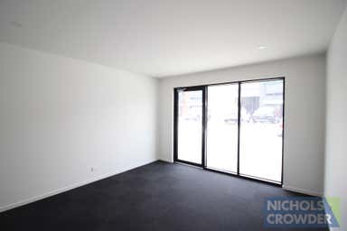 11/16 Carbine Way Mornington VIC 3931 - Image 3