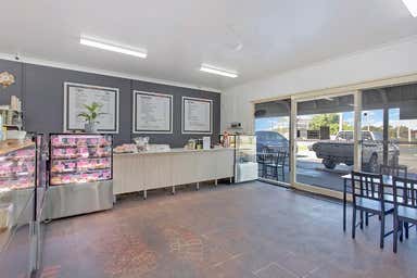 Crusty's Bakery, 3/4 Ashton Street Gladstone NSW 2440 - Image 4