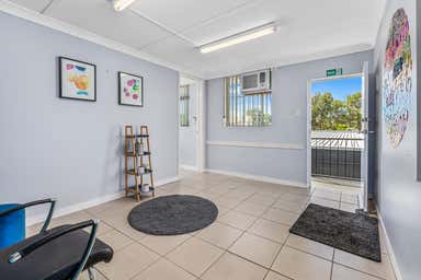 2/175 Bay Terrace Wynnum QLD 4178 - Image 3