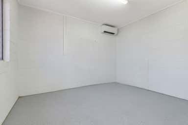 1/9 Douglas Emerald QLD 4720 - Image 3