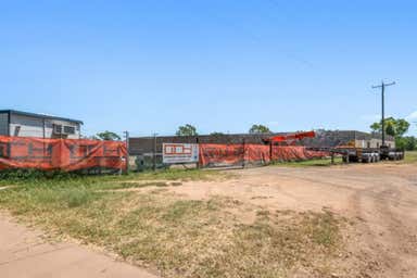 9 Douglas Emerald QLD 4720 - Image 3