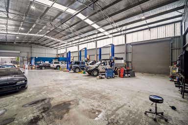 2/1 Golden Crescent Wendouree VIC 3355 - Image 4