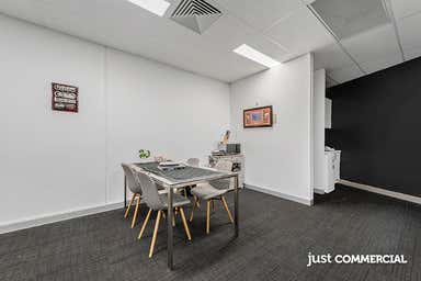 8/88  Wirraway Drive Port Melbourne VIC 3207 - Image 4