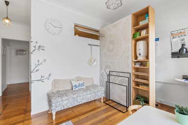 2/194 Cavendish Road Coorparoo QLD 4151 - Image 3