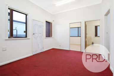 2/550 Englehardt Street Albury NSW 2640 - Image 3