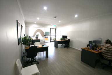 Retail Space For Lease – Prime Ground Floor Glass Frontage , 6a/145  Pappas Way Carrara QLD 4211 - Image 4