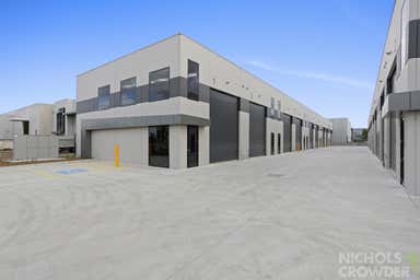 13 Treasure Court Cranbourne West VIC 3977 - Image 3