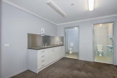 2/10 Wade Court Sale VIC 3850 - Image 4