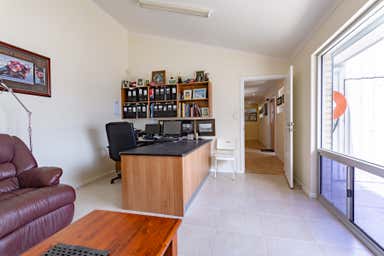 2/10 Thomas Court Port Lincoln SA 5606 - Image 3