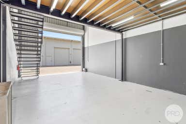 7/8A Innovation Close Taylors Beach NSW 2316 - Image 4