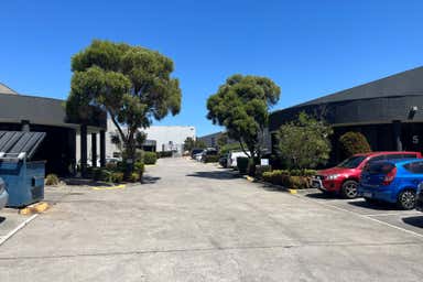 8/24 LONGSTAFF ROAD Bayswater VIC 3153 - Image 3