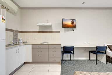 Emerald Executive Apartments, 1-10/160 Egerton St Emerald QLD 4720 - Image 4