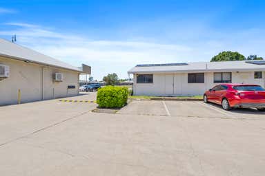 2/4 Middle Road Gracemere QLD 4702 - Image 3