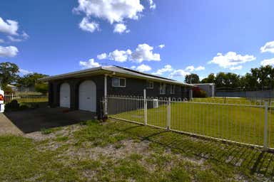 105 Foster Street Gracemere QLD 4702 - Image 3