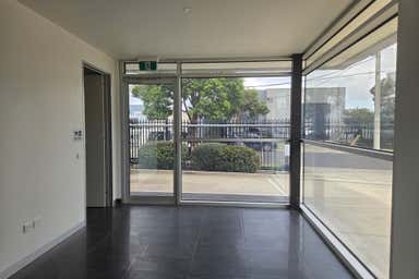 1/12 Macquarie Drive Thomastown VIC 3074 - Image 4