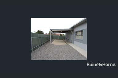 9 Gail Crescent Murray Bridge SA 5253 - Image 3