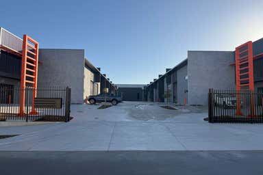 7/70 Scorpius Road Wattleup WA 6166 - Image 3