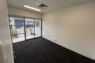 Unit 2, 26 Newheath Drive Arundel QLD 4214 - Image 4